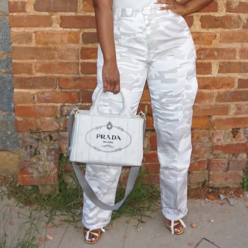 Beautiful white Camo Cargo pants size 3X